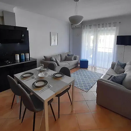Seaview Deluxe Apartment *
